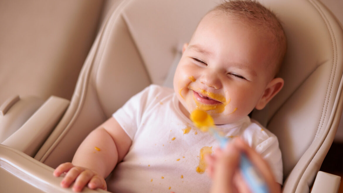 Consejos para la introducción de alimentos sólidos en los bebés:  Descubriendo nuevos sabores y texturas.